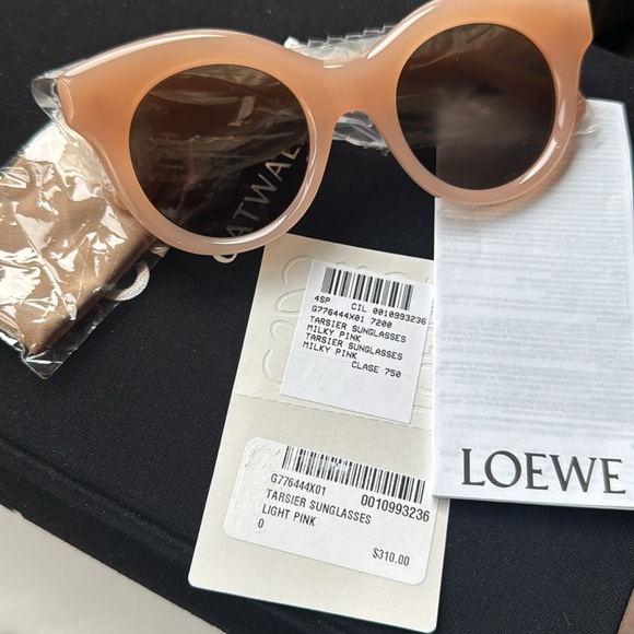 Loewe Tarsier Milky Pink Sunglasses - Picture 10 of 10
